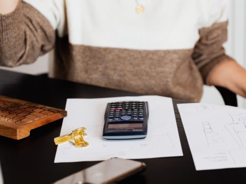 アパレル業界での持っていると有利な資格は！？ ❘転職情報