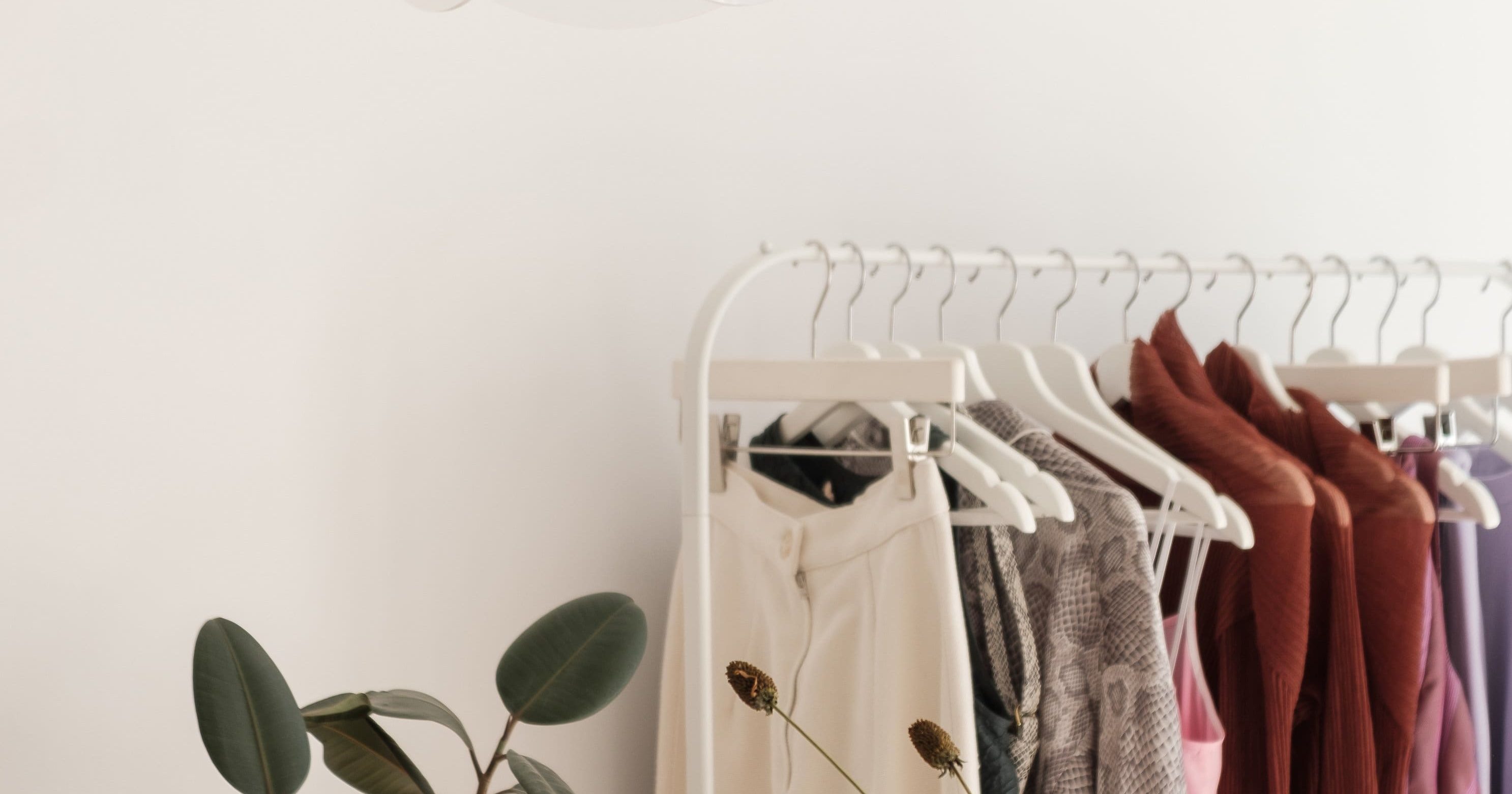 retail-display-in-neutral-colors-min-e1619580202229.jpg