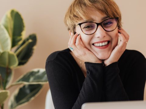 アパレル本社職で転職したい！「DP」「VMD」「CS」「OEM」など業界の専門用語を解説